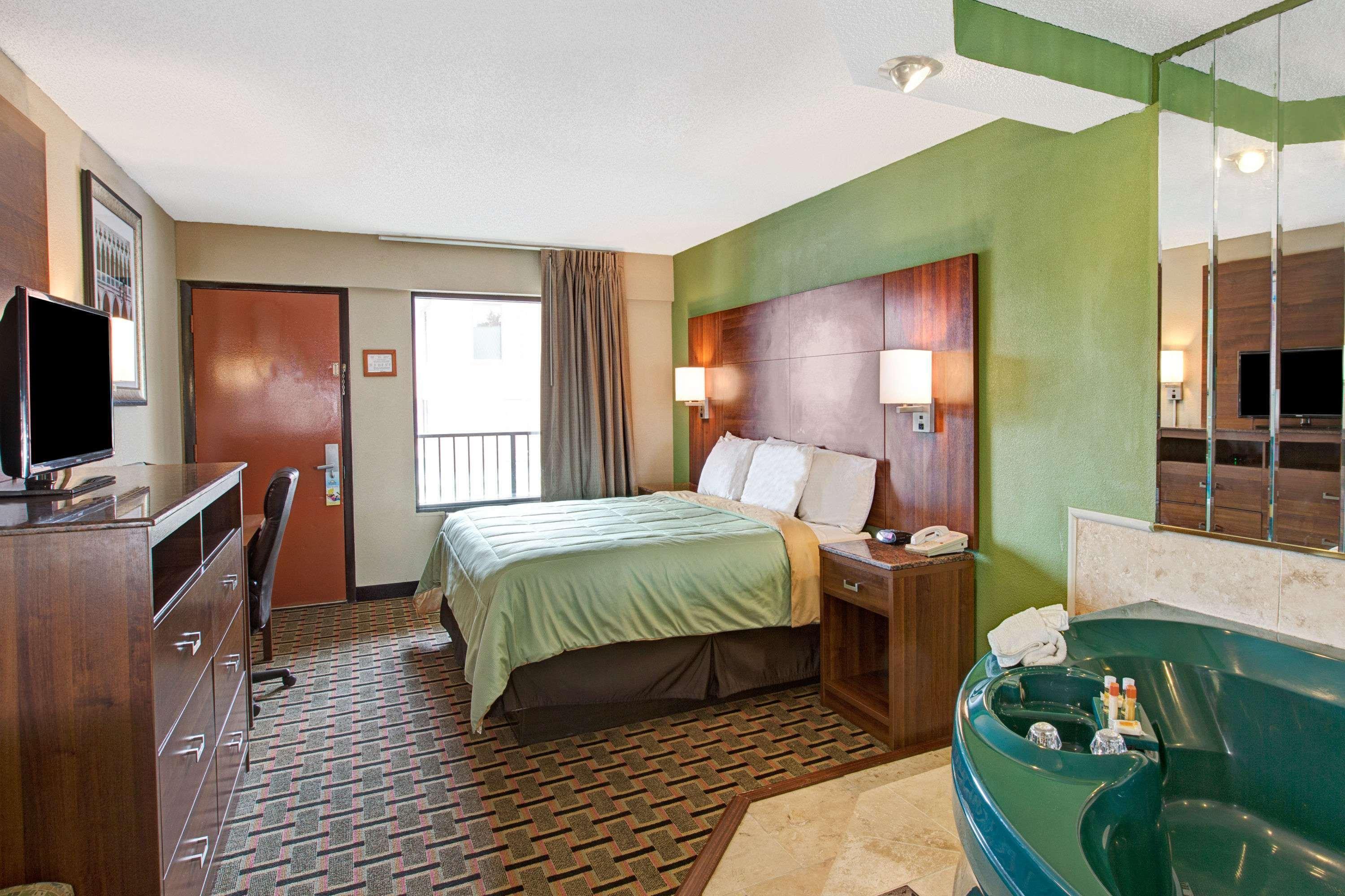 Days Inn Conover/Hickory Buitenkant foto