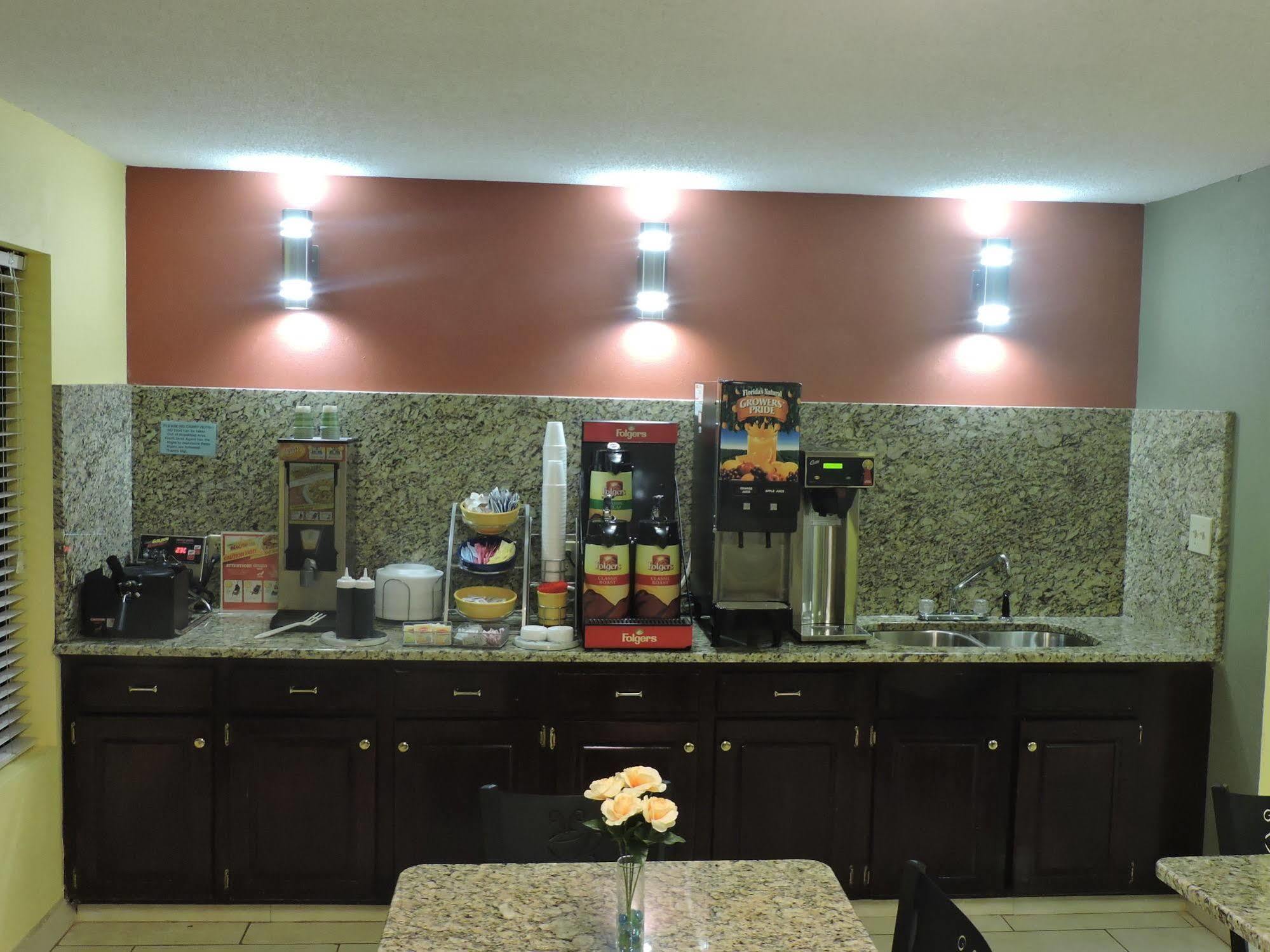 Days Inn Conover/Hickory Buitenkant foto